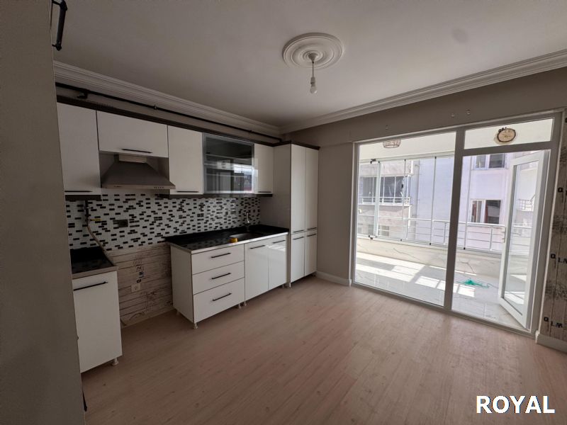 ROYAL'DEN YEMENOĞLUNDA 3 CEPHELİ, CAM BALKONLU, ARAKAT 3+1 LÜKS DAİRE